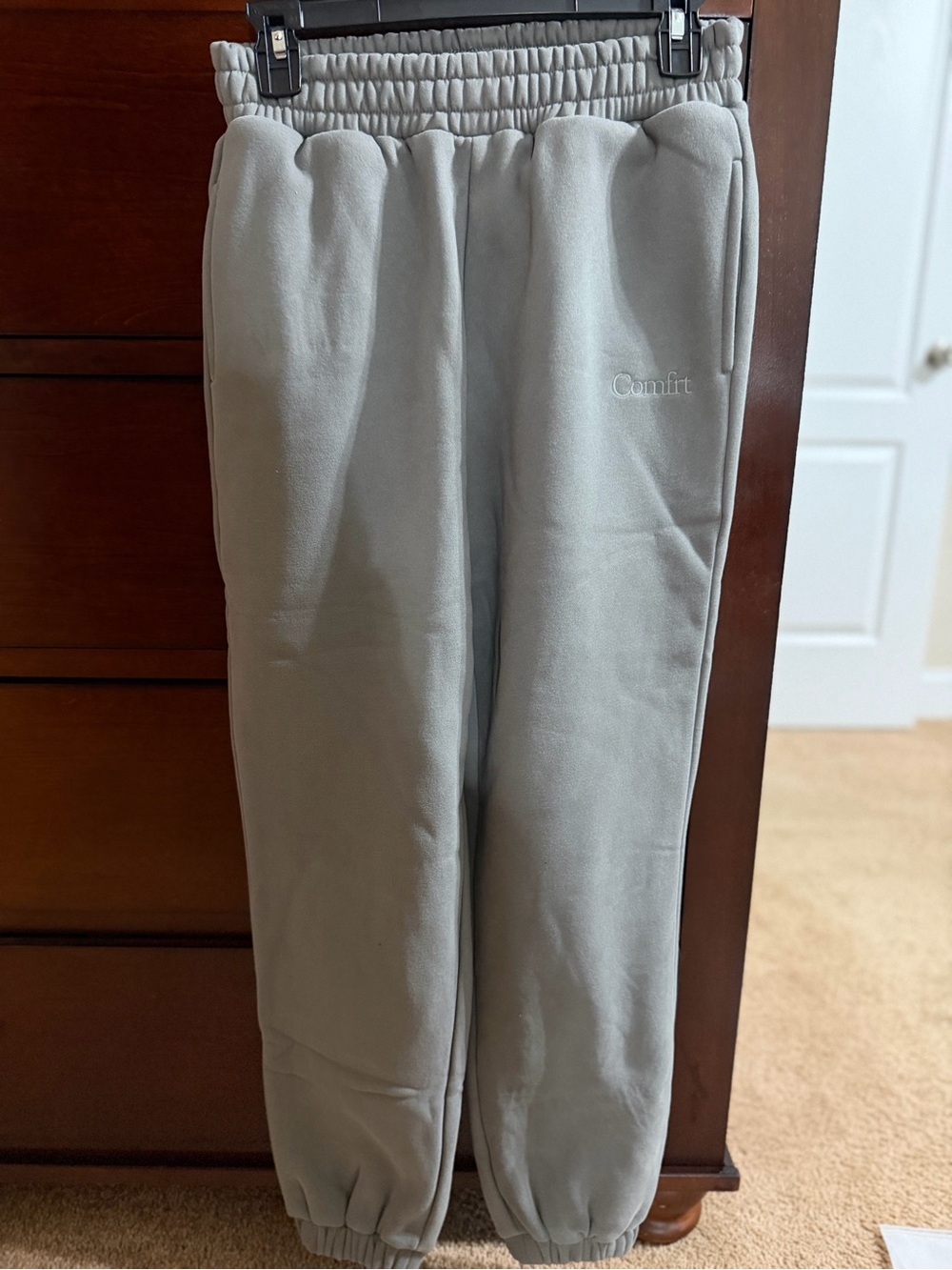 Comfort-Fit Men’s or Women’s Gray Sweatpants. Size XS